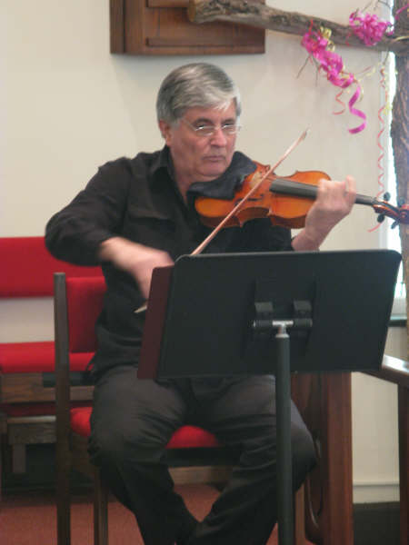 Gino Agresti playing violin